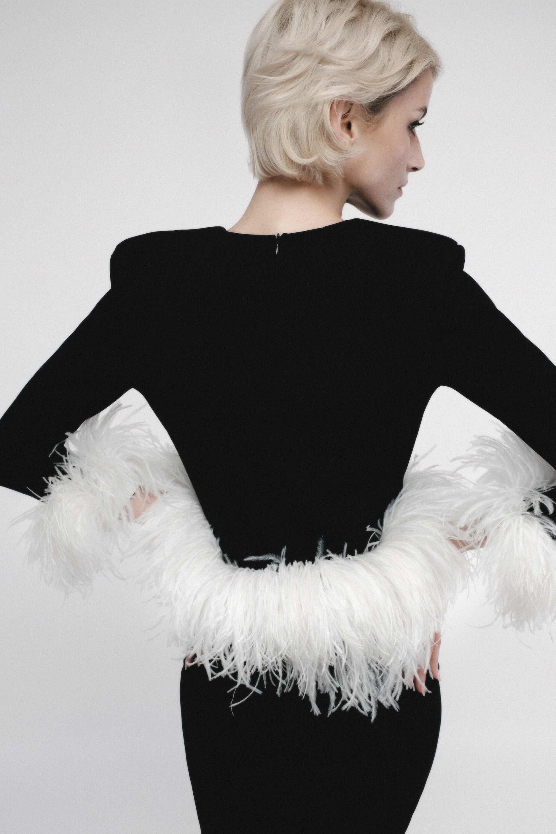 Top plumes MONICA noir et blanc