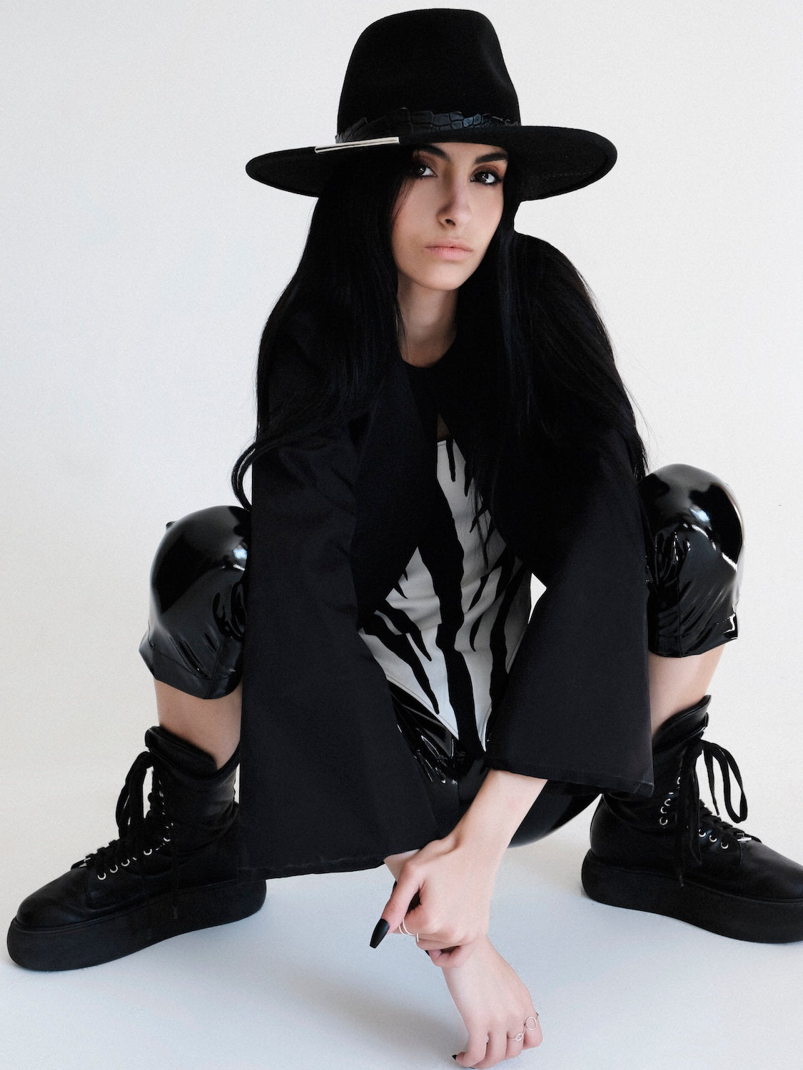 bustier à imprimer zèbre pointe V noir et blanc.