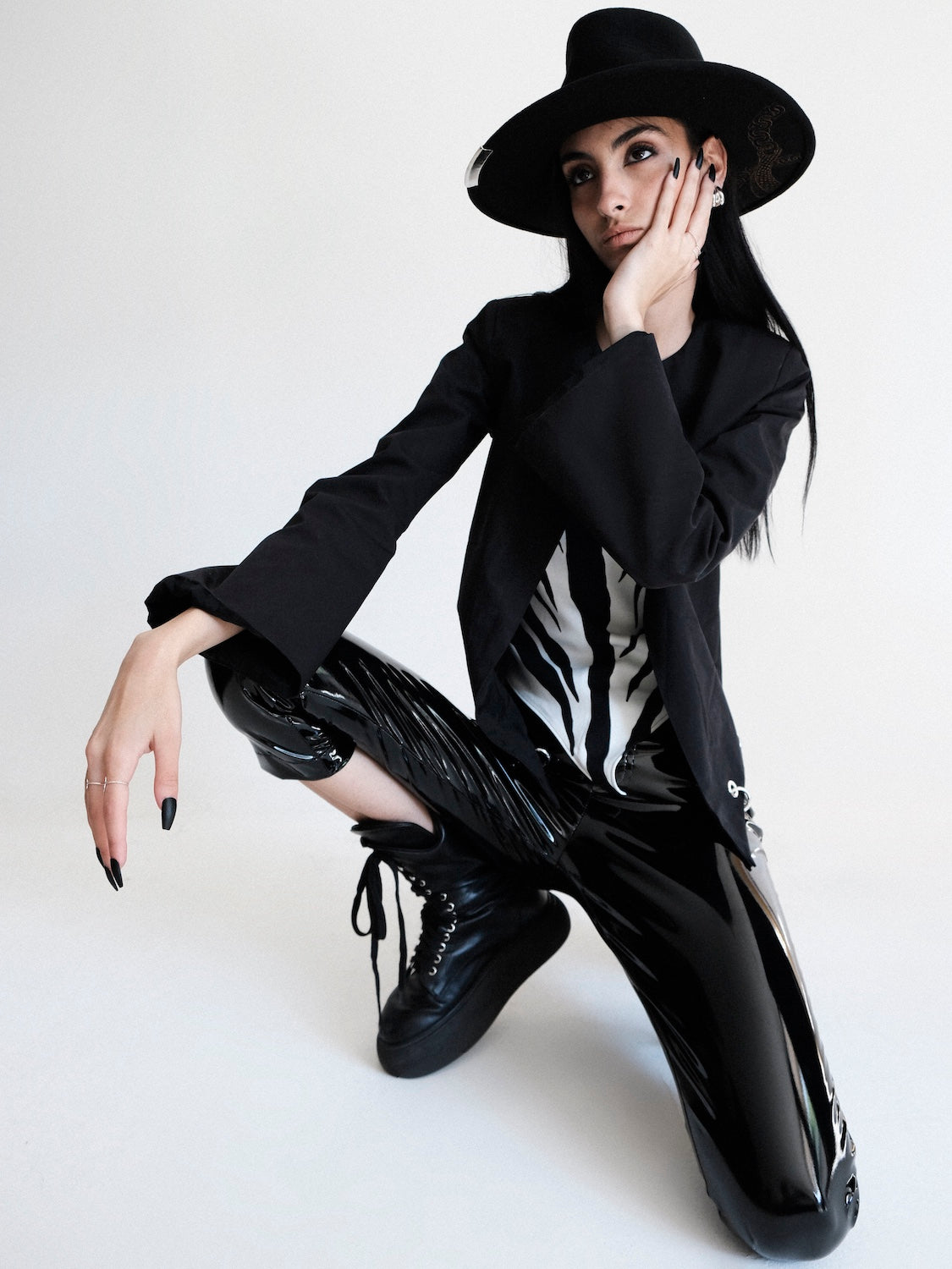 bustier à imprimer zèbre pointe V noir et blanc.